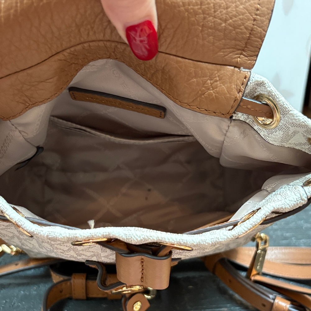 Michael Kors MK XS Viv Pebble Leather Convertible Backpack Crossbody - Picture 15 of 15